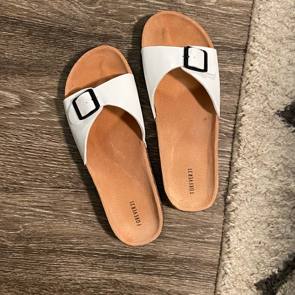 Two pairs of sandals - Picture 3 of 4